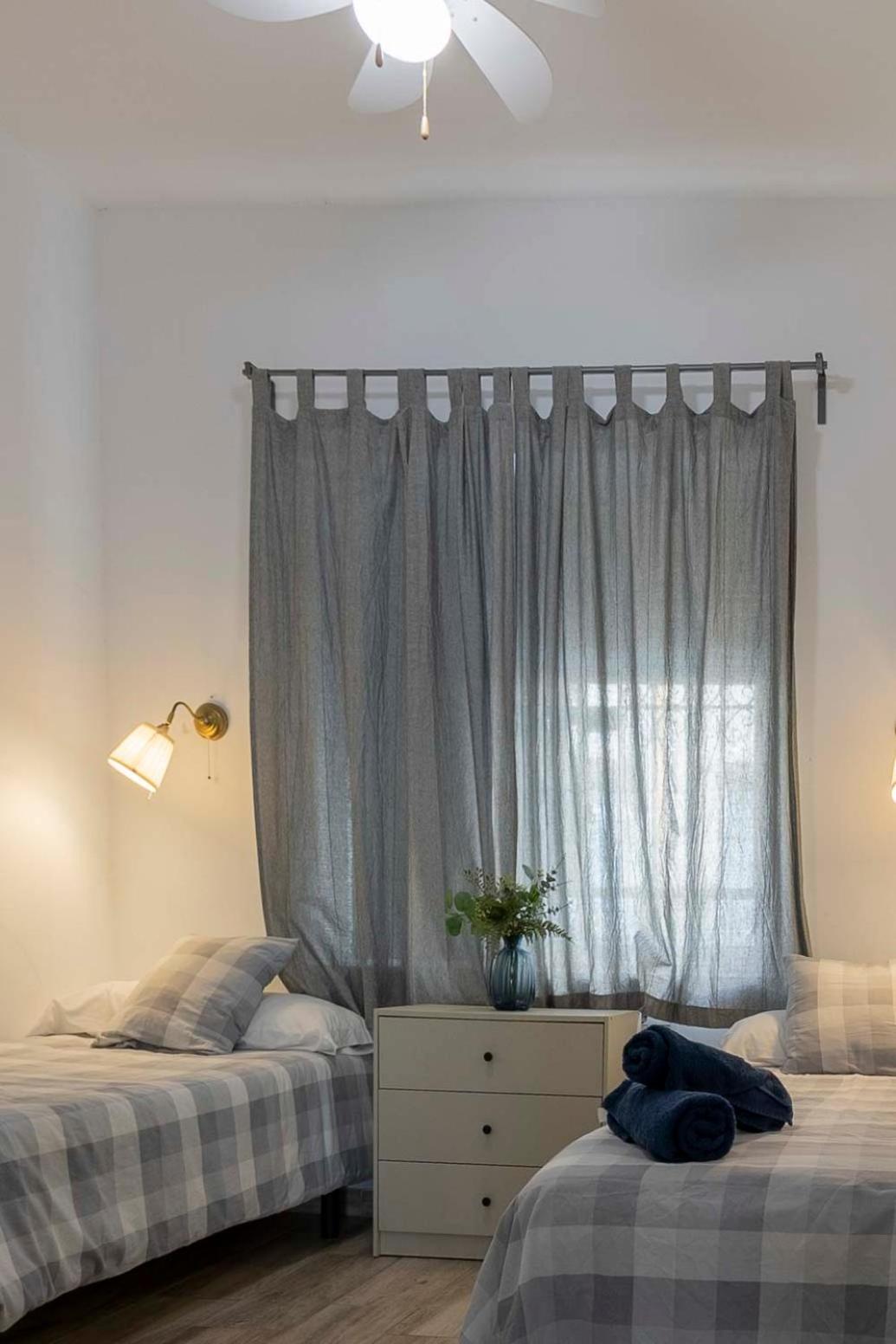 Apartamentos Los Remedios Siviglia Esterno foto